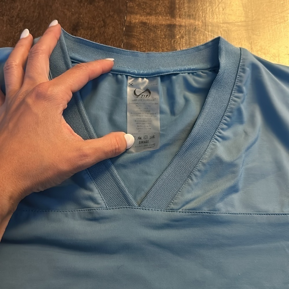 TLF Light Blue V-Neck Crop Top - Picture 3 of 4